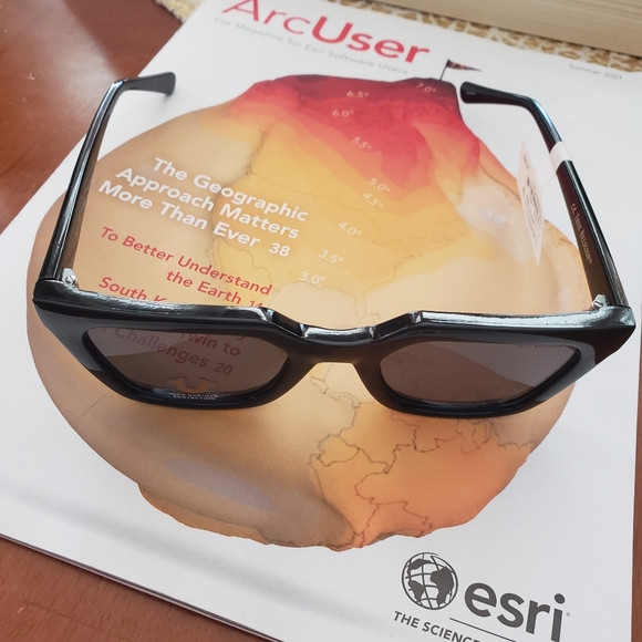 True Religion black sunglasses no soft/hard case - Picture 2 of 7